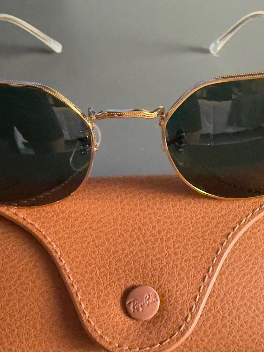 Ray-Ban Gold Frame Dark Green Lens Round Sunglasses with Brown Case